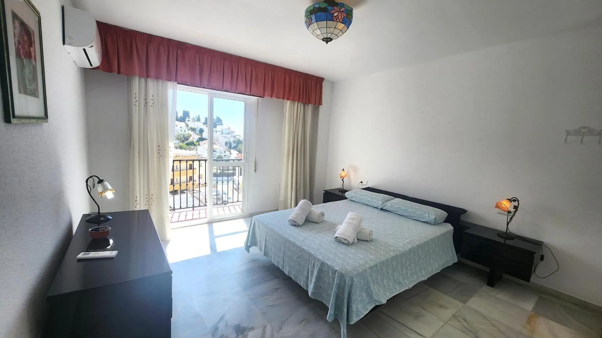 Villa Pinomar - Sleeps 8 - Burriana Beach Nerja