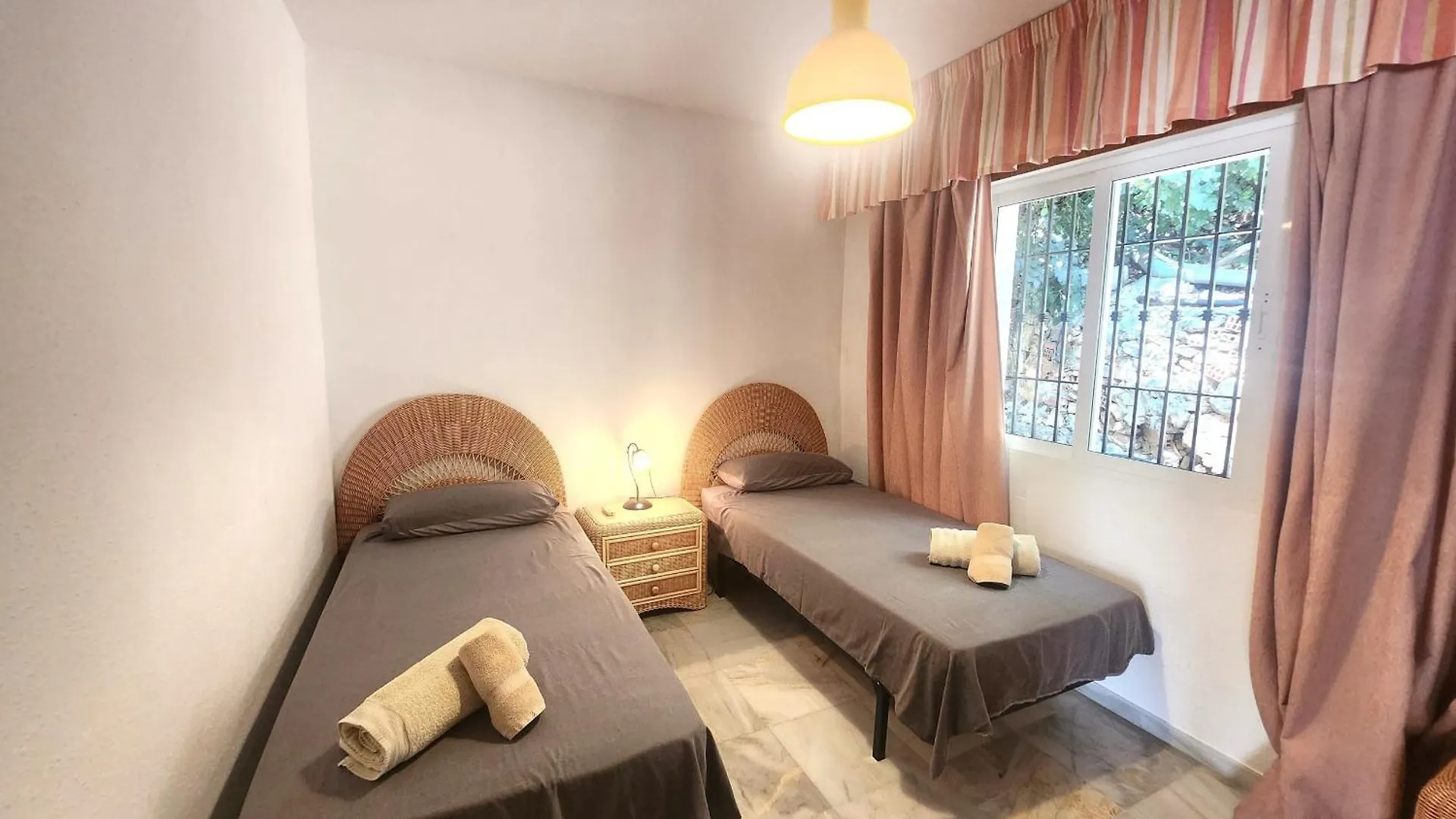 Villa Pinomar - Sleeps 8 - Burriana Beach Nerja Spain