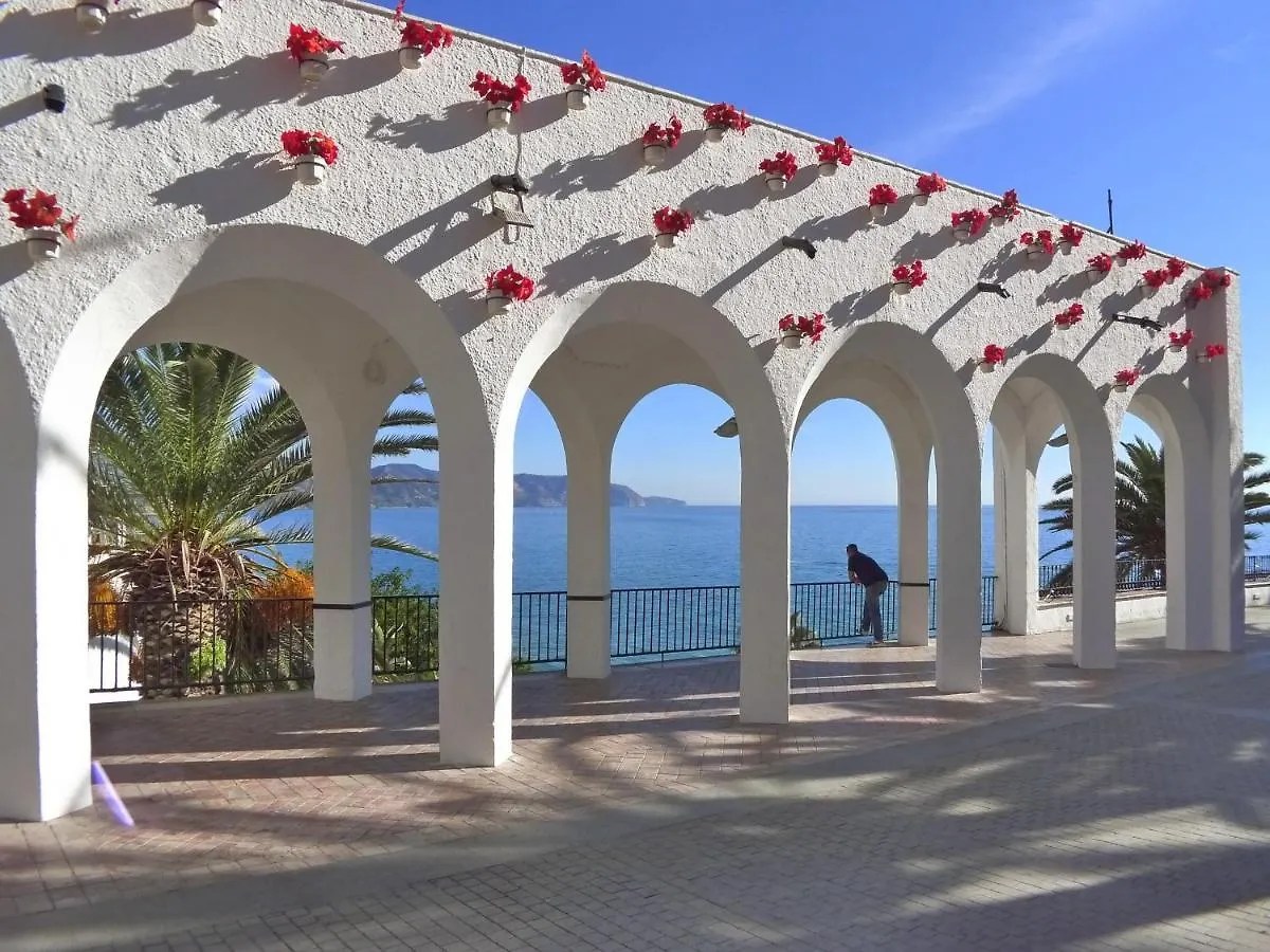 Villa Pinomar - Sleeps 8 - Burriana Beach Nerja Spain