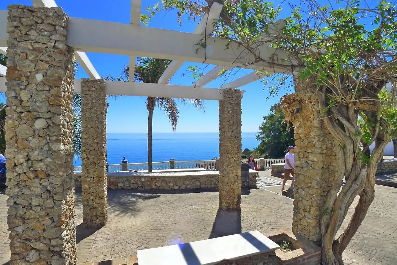 Villa Pinomar - Sleeps 8 - Burriana Beach Nerja